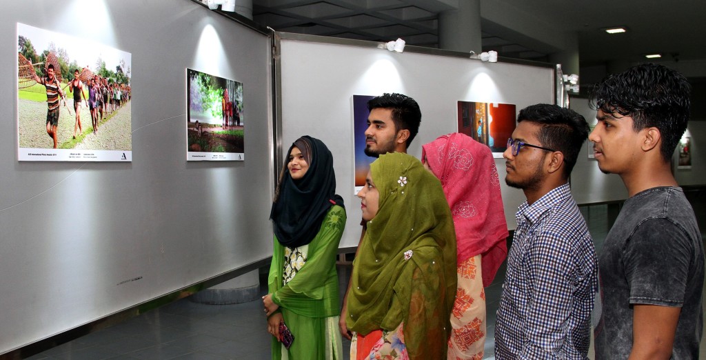 Int’l Photo Exhibition Begins at Novotheatre
